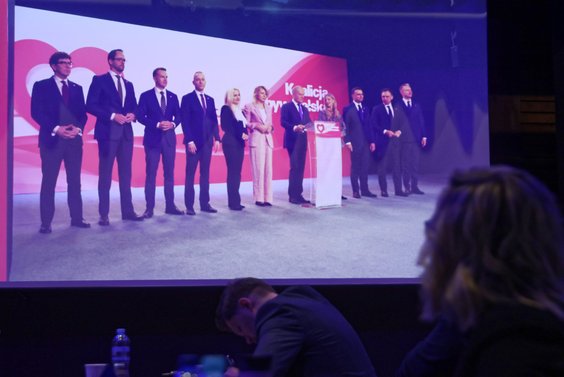 Premier Donald Tusk i osoby, które mają przygotować Koalicję Obywatelską do wyborów