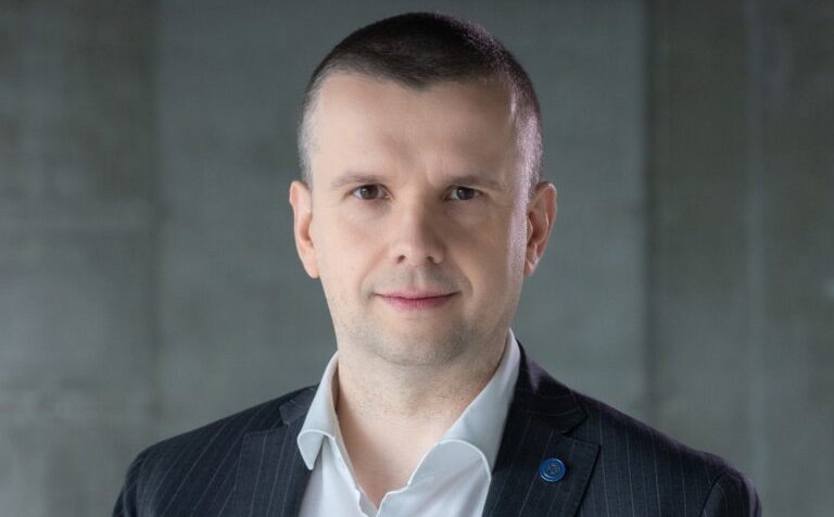 Dyrektywę NIS2 należy wdrożyć jak najszybciej, bez zbędnych naddatków