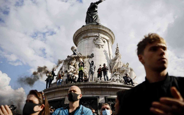 Paryż: Zakazano protestów. Obawa przed zamieszkami i wirusem