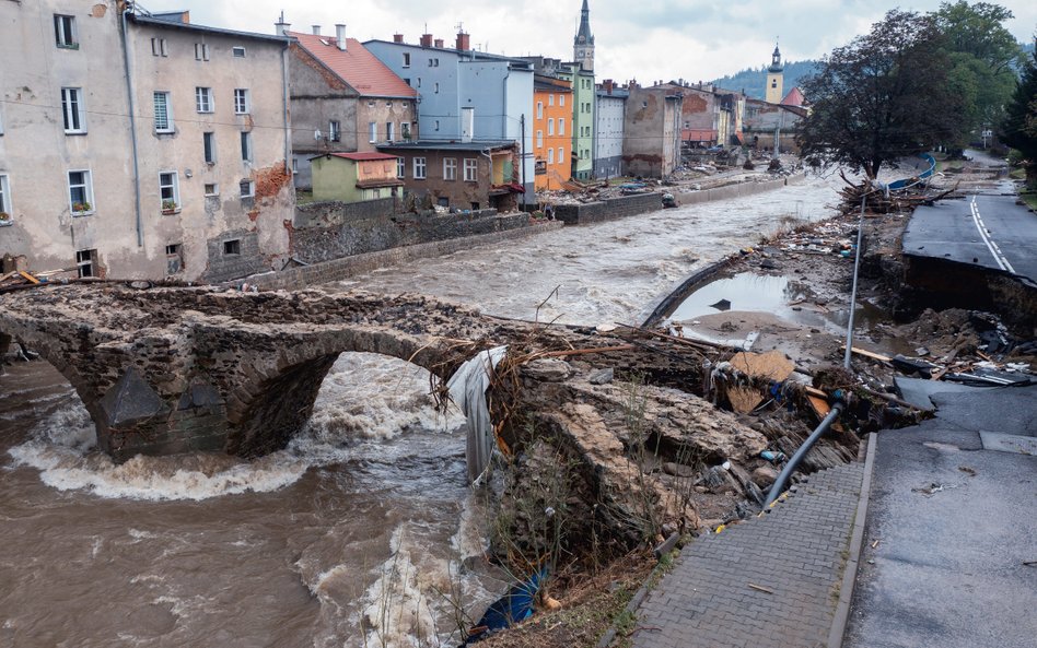 Lądek-Zdrój wciąż wygląda tak jak wtedy, gdy fala powodziowa zrujnowała niżej położone fragmenty mia