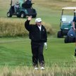 Donald Trump podczas partii golfa na swoim polu golfowym w Turnberry w lipcu 2018 r.