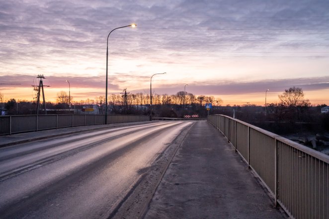 Most powstał ponad pół wieku temu, a jego betonowa konstrukcja w 1992 roku została zastąpiona stalow