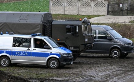 Policja i wojsko w miejscowości Sosnowa Dębowa w woj. lubelskim