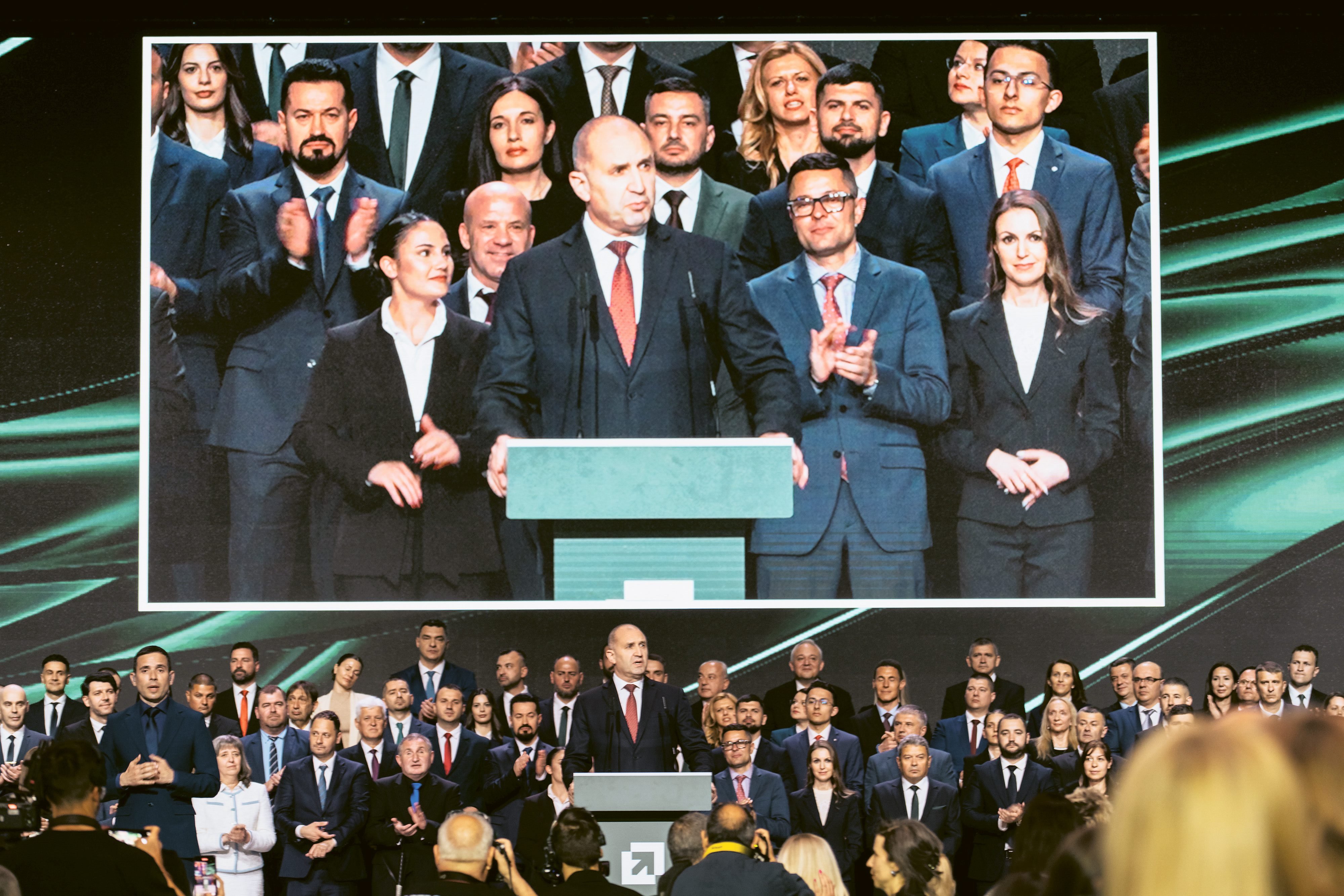 Bułgaria po przełomowych wyborach. Trzy ścieżki przed premierem Rumenem Radewem