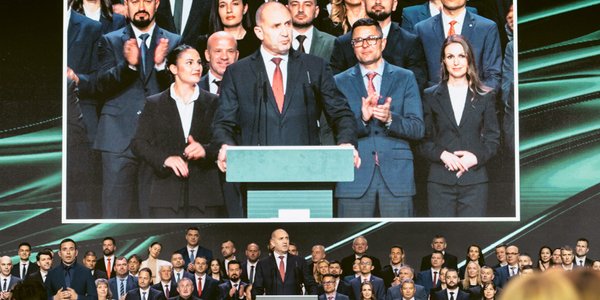 Bułgaria po przełomowych wyborach. Trzy ścieżki przed premierem Rumenem Radewem