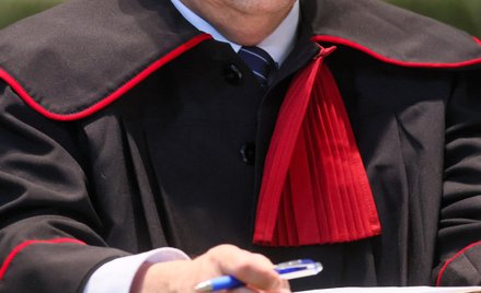 „Jeśli mi pobierzesz krew, to cię zniszczę”. SN orzekł ws. pijanego prokuratora