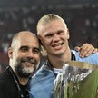 Napastnik Erling Haaland i trener Manchesteru City Pep Guardiola świętują zwycięstwo