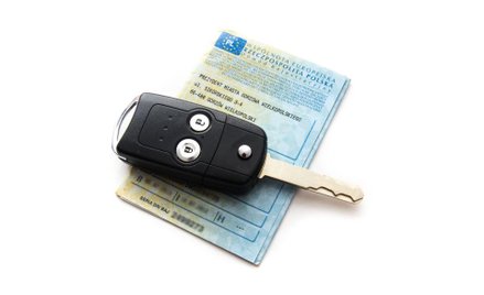 Od 1 października 2018 r. nie trzeba będzie wozić dowodu rejestracyjnego i OC - hity rp.pl 2018