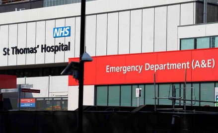 Wielka Brytania: 91 proc. ofiar COVID-19 było na coś chorych