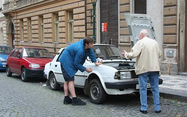 Starsi Czesi przywiązani są do swoich pojazdów