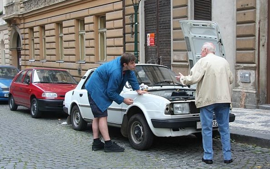 Starsi Czesi przywiązani są do swoich pojazdów