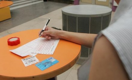 Jak dokumentować w księgach transakcje z ludnością