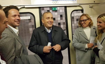 Rafał Trzaskowski i Grzegorz Schetyna we wtorkowy poranek podróżowali warszawskim metrem.