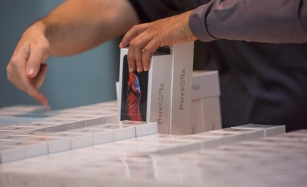 iPhone'ów sprzedaje się coraz więcej