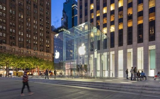 "Salon Apple na 5. Alei w Nowym Jorku"