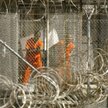 Więźniowie w amerykańskiej bazie wojskowej w Guantanamo