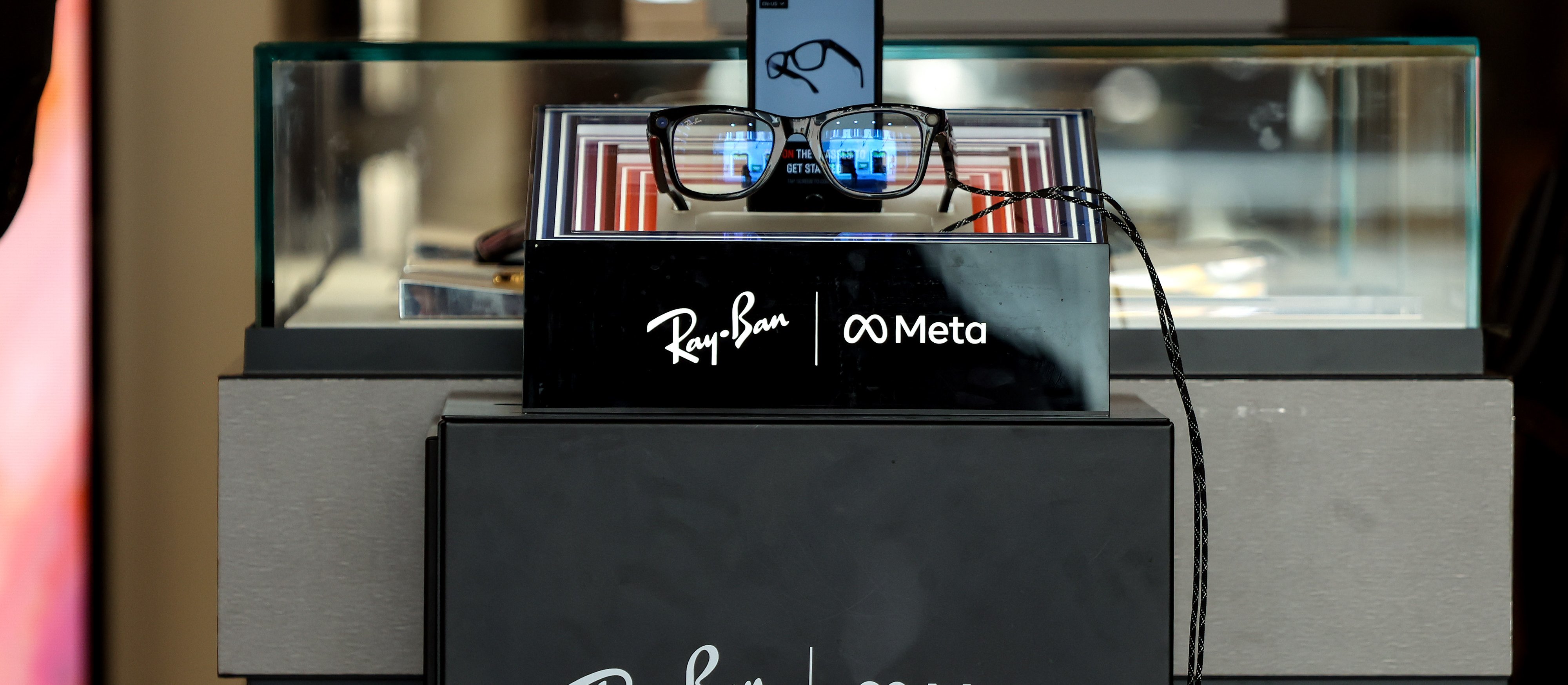 Tańsze od Ray-Ban i napędzane AI. Meta chce, by wszyscy nosili jej okulary