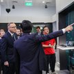 Prezydent RP Andrzej Duda podczas wizyty w firmie ST Engineering w Singapurze