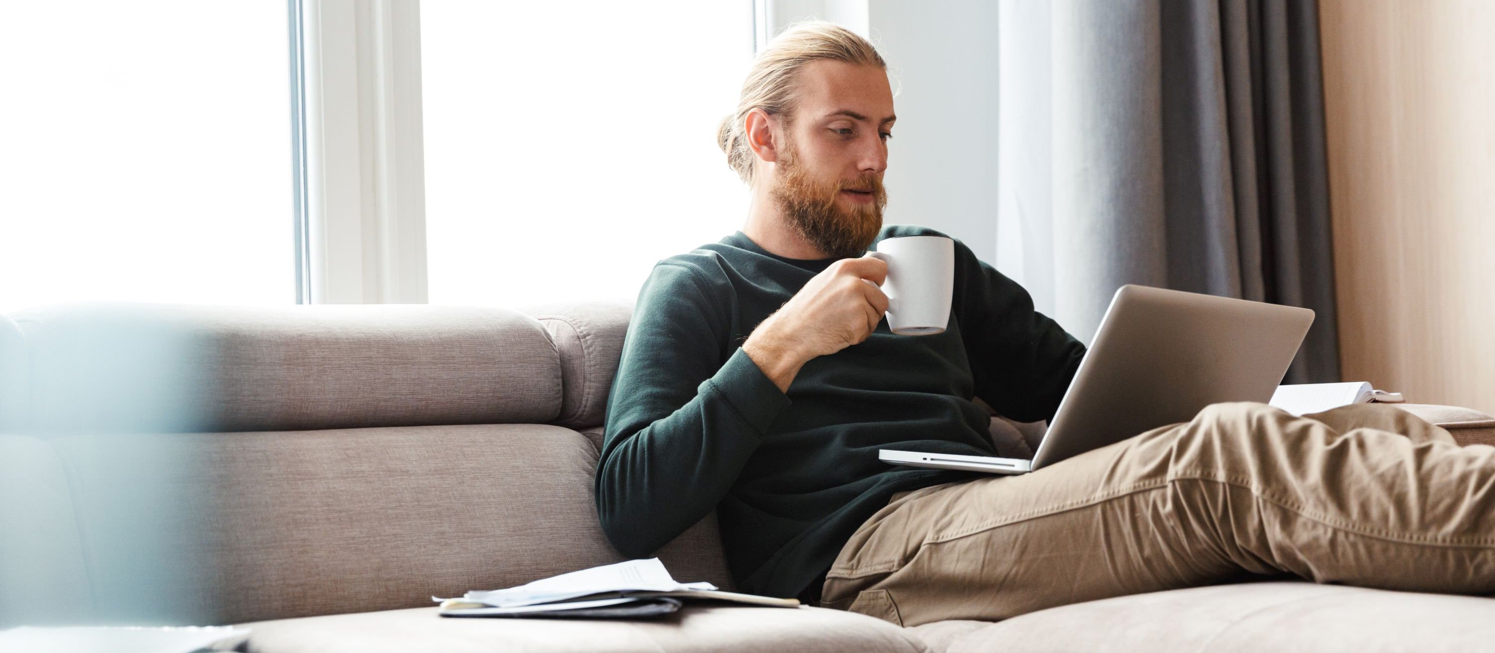 Polacy ostrożni z AI na e-zakupach. Znamy wyniki badania