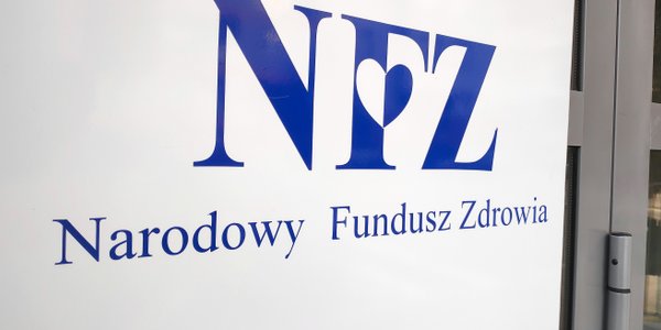 Szpitale przez cały czas czekają na zwrot za nadwykonania. Dlaczego NFZ zwleka z wypłatą?