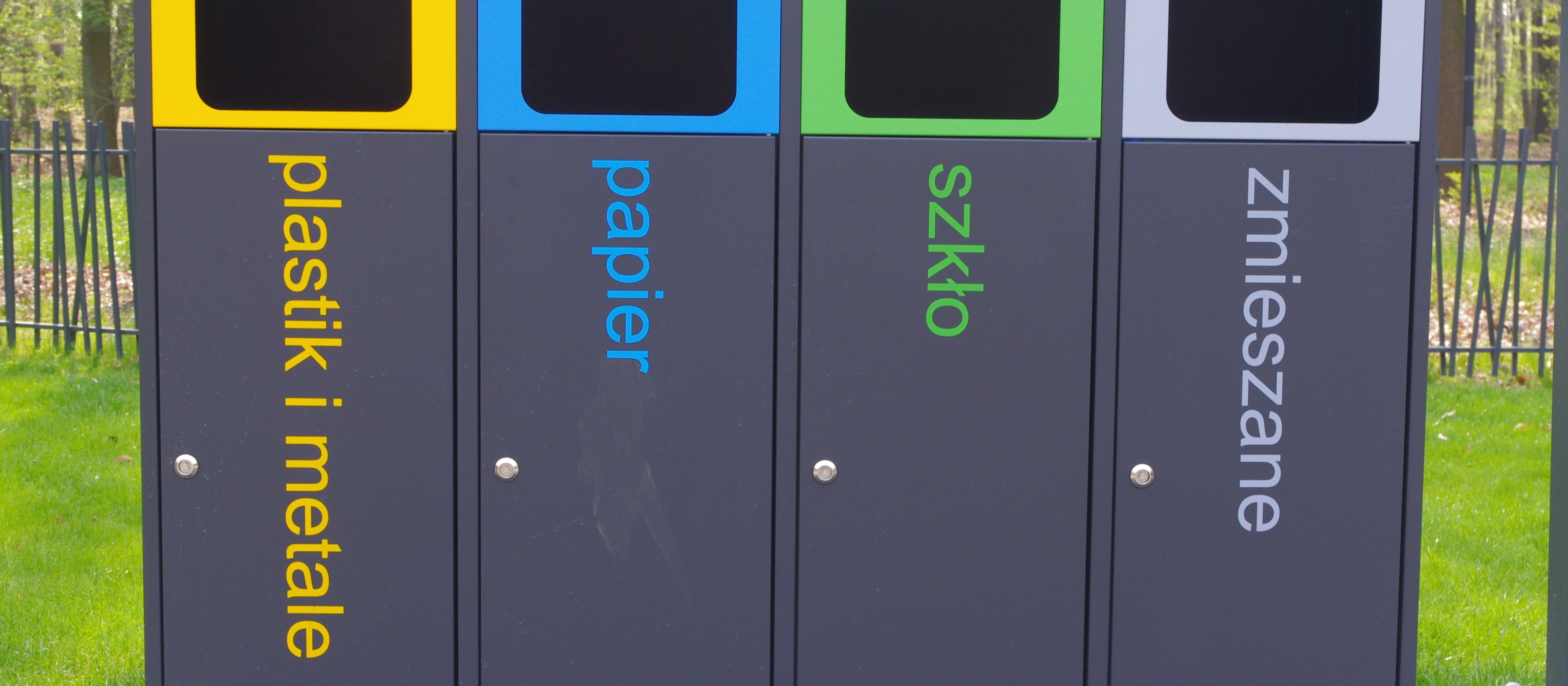 Unia Europejska wprowadzi aż 11 pojemników na odpady? Ministerstwo Klimatu wyjaśnia