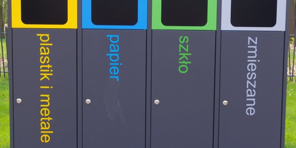 Unia Europejska wprowadzi aż 11 pojemników na odpady? Ministerstwo Klimatu wyjaśnia