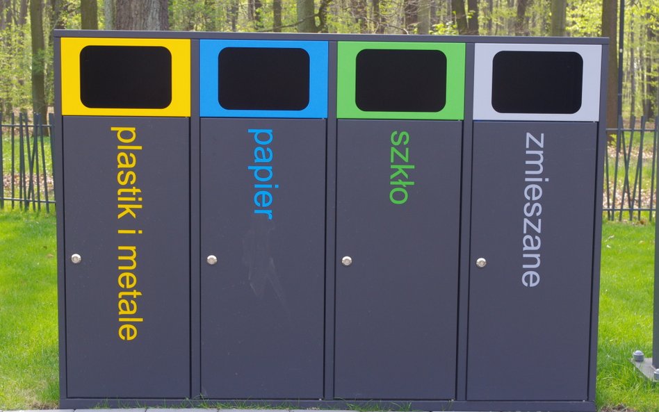W Polsce obowiązuje segregacja z podziałem na 5 pojemników (odpady resztkowe, biodegradowalne, metal