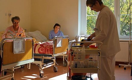 Nie można wymagać od pielęgniarek przechodzenia z etatów na kontrakty cywilnoprawne