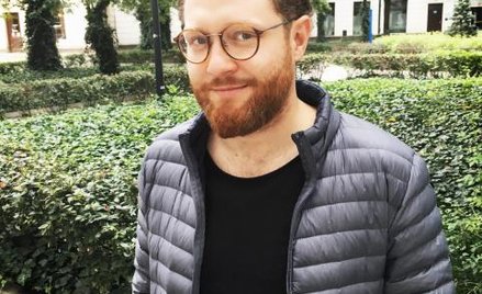 Zły na dobrym muralu