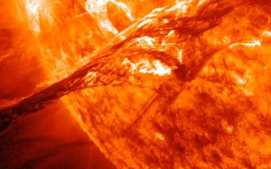 Słońce wyrzuca w przestrzeń miliony ton swojej atmosfery