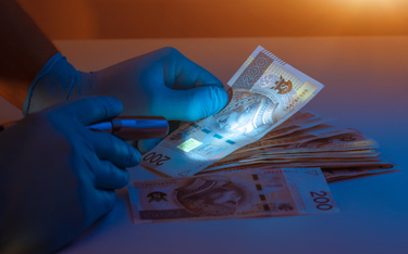 Drukarnia fałszywych banknotów w domu. Przestępcy grozi do 25 lat więzienia