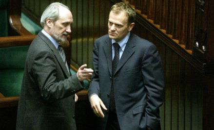 Macierewicz chce postawić Premiera przed Trybunałem Konstytucyjnym