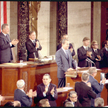 Prezydent Richard Nixon (na środku) wygłasza orędzie o stanie państwa do połączonych izb Kongresu US