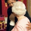 Michelle Obama podczas wizyty u Elżbiety II złamała protokół dyplomatyczny