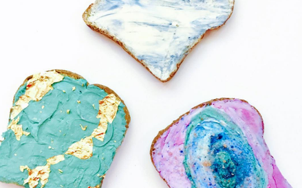 Tost jednorożec (ang. "unicorn toast")