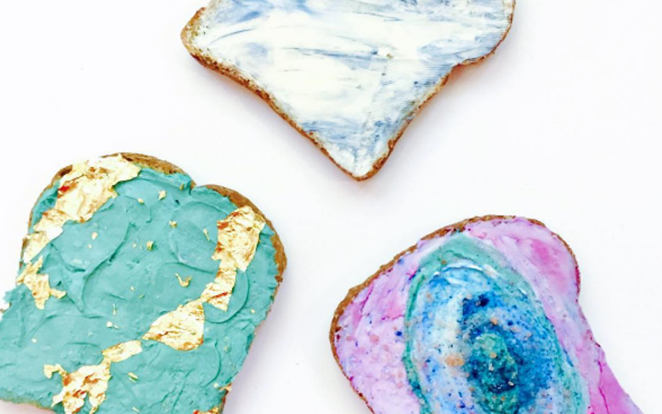 Tost jednorożec (ang. "unicorn toast")