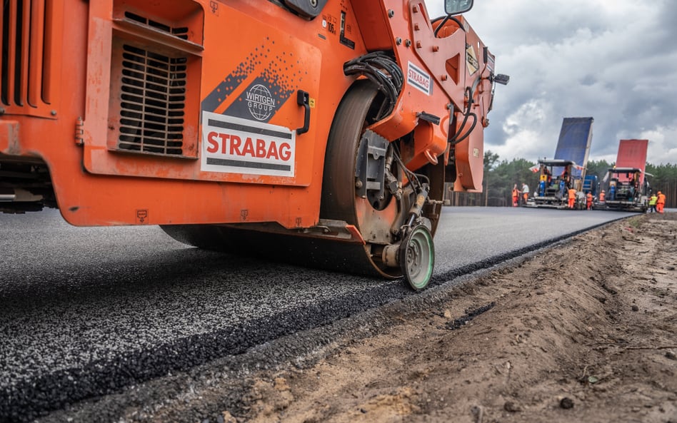 Innowacyjny recykling: STRABAG korzysta m.in. ze specjalnego asfaltu wykorzystującego przetworzoną g