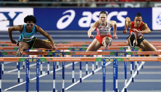 Od lewej: Devynne Charlton, Pia Skrzyszowska i Ditaji Kambundji