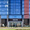 Neon w nowych rękach. Cena: ponad 80 mln euro