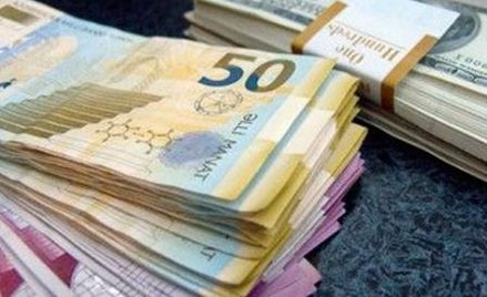 Z powodu spadających cen ropy bank centralny Azerbejdżanu wprowadził płynny kurs manata