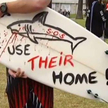 Australijczycy protestują przeciw zabijaniu rekonów