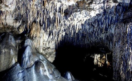 Przez kilkadziesiąt tysięcy lat olbrzymi blok skalny przegradzał wejście do tej niezwykłej jaskini w