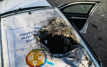 Samochód organizacji World Central Kitchen, w którym po uderzeniu izraelskiej rakiety zginęło siedmi