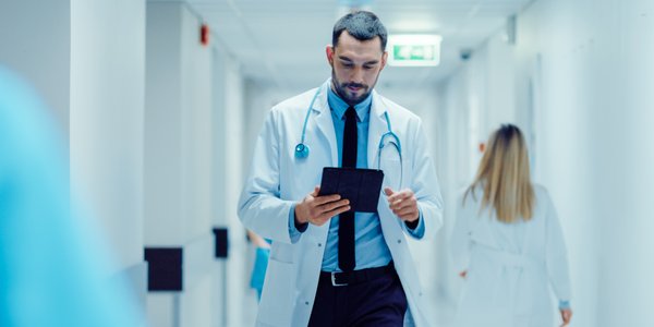 Lekarze muszą potwierdzić znajomość polskiego. Termin mija za kilka dni