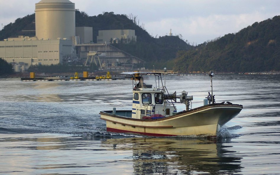 Japonia restartuje kolejny reaktor. Są protesty