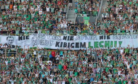 Dwa tygodniki o sojuszu wyborczym kibiców z PiS