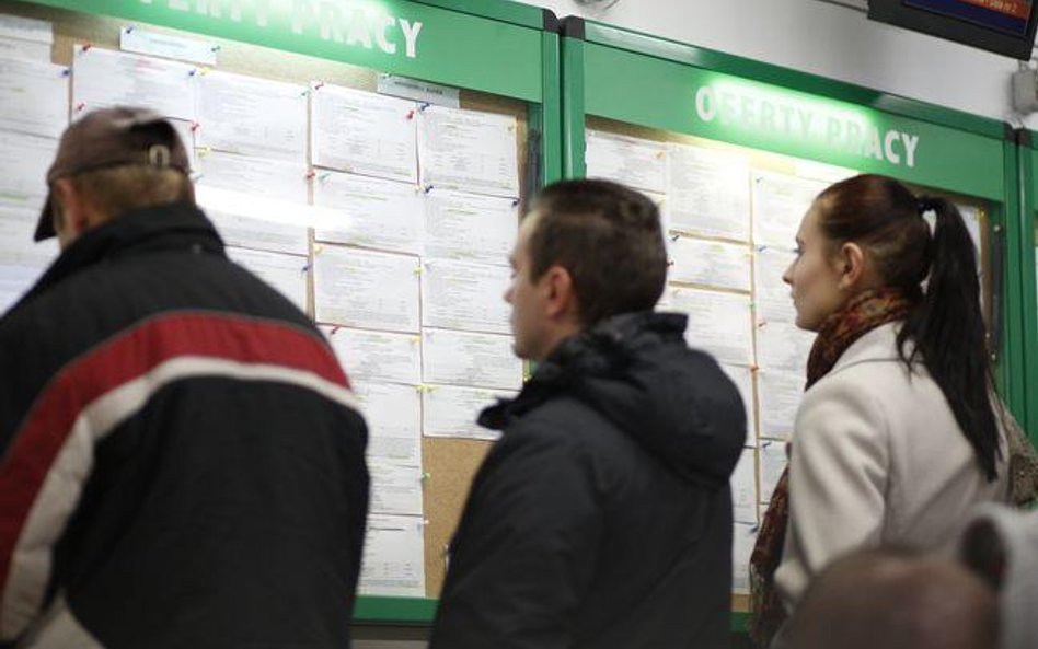 Urzedy pracy: wsparcie ze środków Krajowego Funduszu Szkoleniowego
