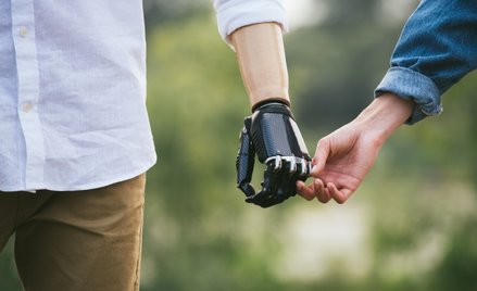 Postępy w uczeniu maszynowym i AI otwierają drogę do tworzenia protez, które mogą działać samodzieln