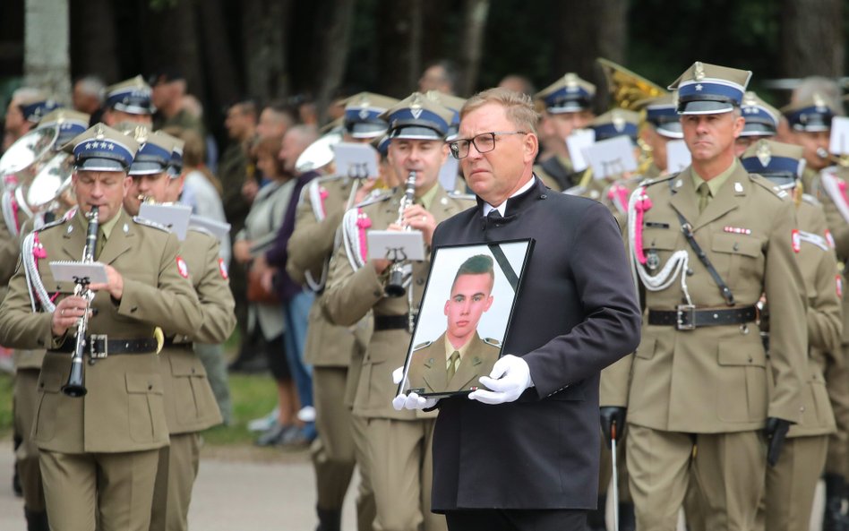 Pogrzeb sierżanta Mateusza Sitka odbył się w środę w miejscowości Nowy Lubiel