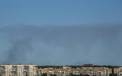 Dym nad przygranicznym miastem Szebiekino w obwodzie biełgorodskim w Rosji, widziany z Charkowa na U